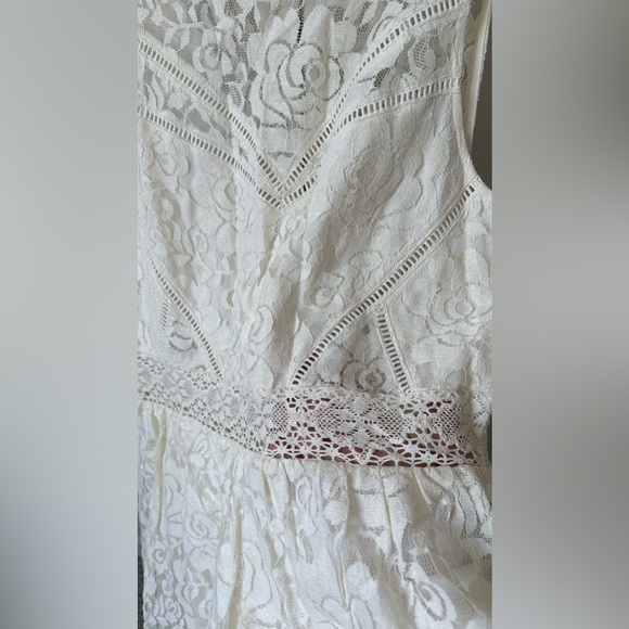 Lace Dress - Picture 4 of 4